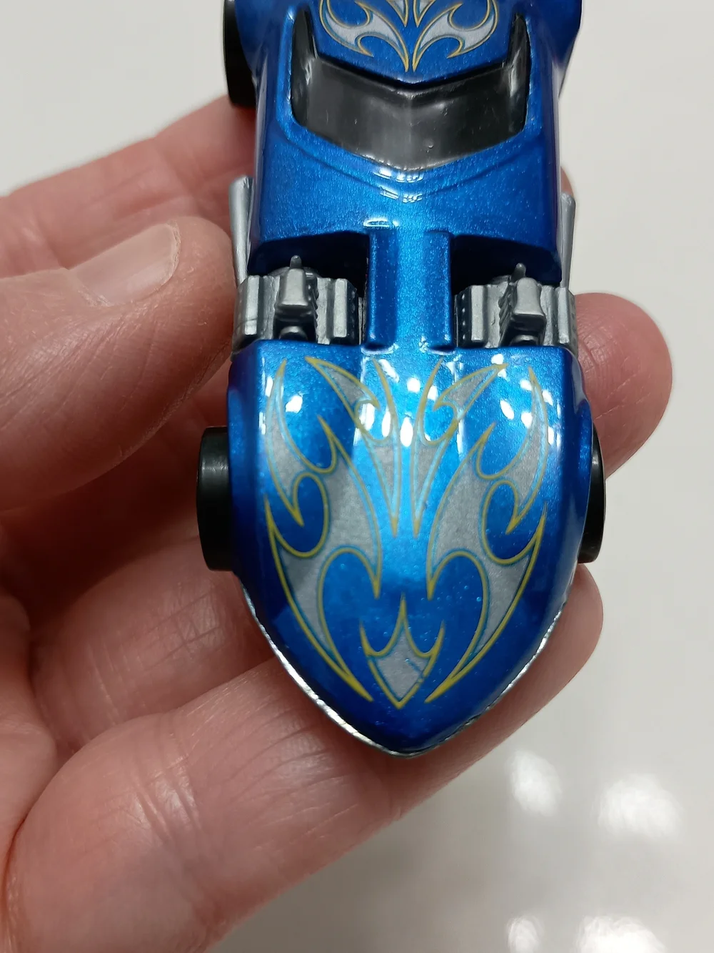 Pre-Owned Mattel Hot Wheels Twin Mill Blue Metallic With Silver/Yellow Tribal